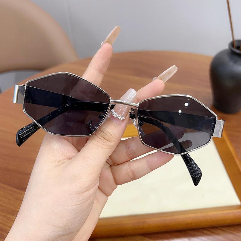 JYL TS Sunglasses Women UV Protection Small Frame 2181 A-8120 глибоко cerise кольору
JYL TS Sunglasses Women UV Protection Small Frame 2181 A-8120 глибоко cerise кольору