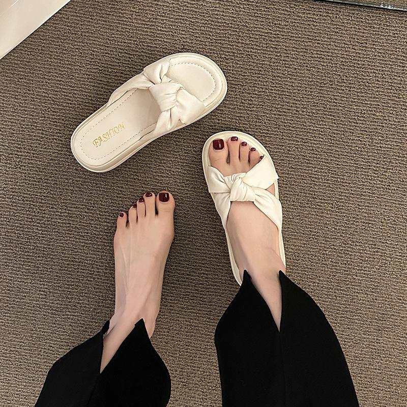 Soft bottom heightening slippers outer wear women s summer new fashion thick bottom word out beach sandals 35
Soft bottom heightening slippers outer wear women s summer new fashion thick bottom word out beach sandals 35