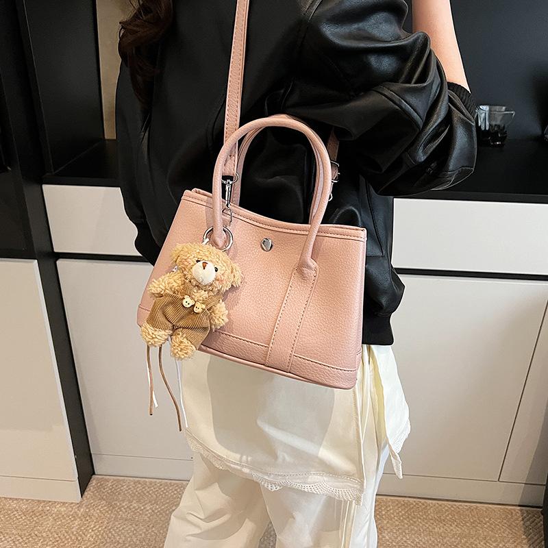 Casual hand bucket bag women s 2025 new fashion versatile shoulder bag high-end messenger women s bag
Casual hand bucket bag women s 2025 new fashion versatile shoulder bag high-end messenger women s bag