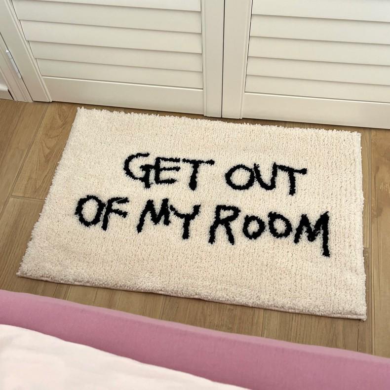 Retro Letter Flocking Carpet: Thick, Water-Absorbing, Non-Slip Rug for Living Room, Bedroom, or Cloakroom. 46x71 cm
Retro Letter Flocking Carpet: Thick, Water-Absorbing, Non-Slip Rug for Living Room, Bedroom, or Cloakroom. 46x71 cm