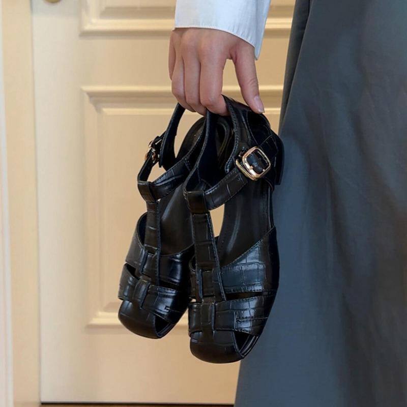 Ретро плетеные туфли-клетка для свиньи женские универсальные кожаные полые дышащие сандалии женские на плоской подошве с круглым носком и сумкой на носке 35
Ретро плетеные туфли-клетка для свиньи женские универсальные кожаные полые дышащие сандалии женские на плоской подошве с круглым носком и сумкой на носке 35