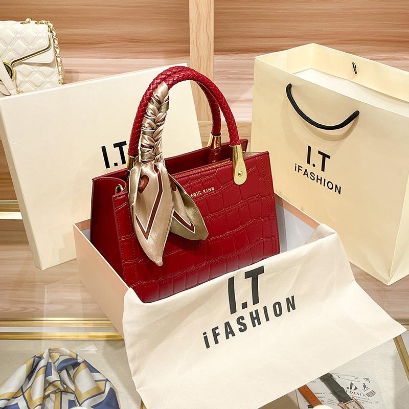 Простая и повседневная новая модная красная свадебная сумка для невесты, женская сумка через плечо, большая сумка, кожаная сумка большой вместимости красный