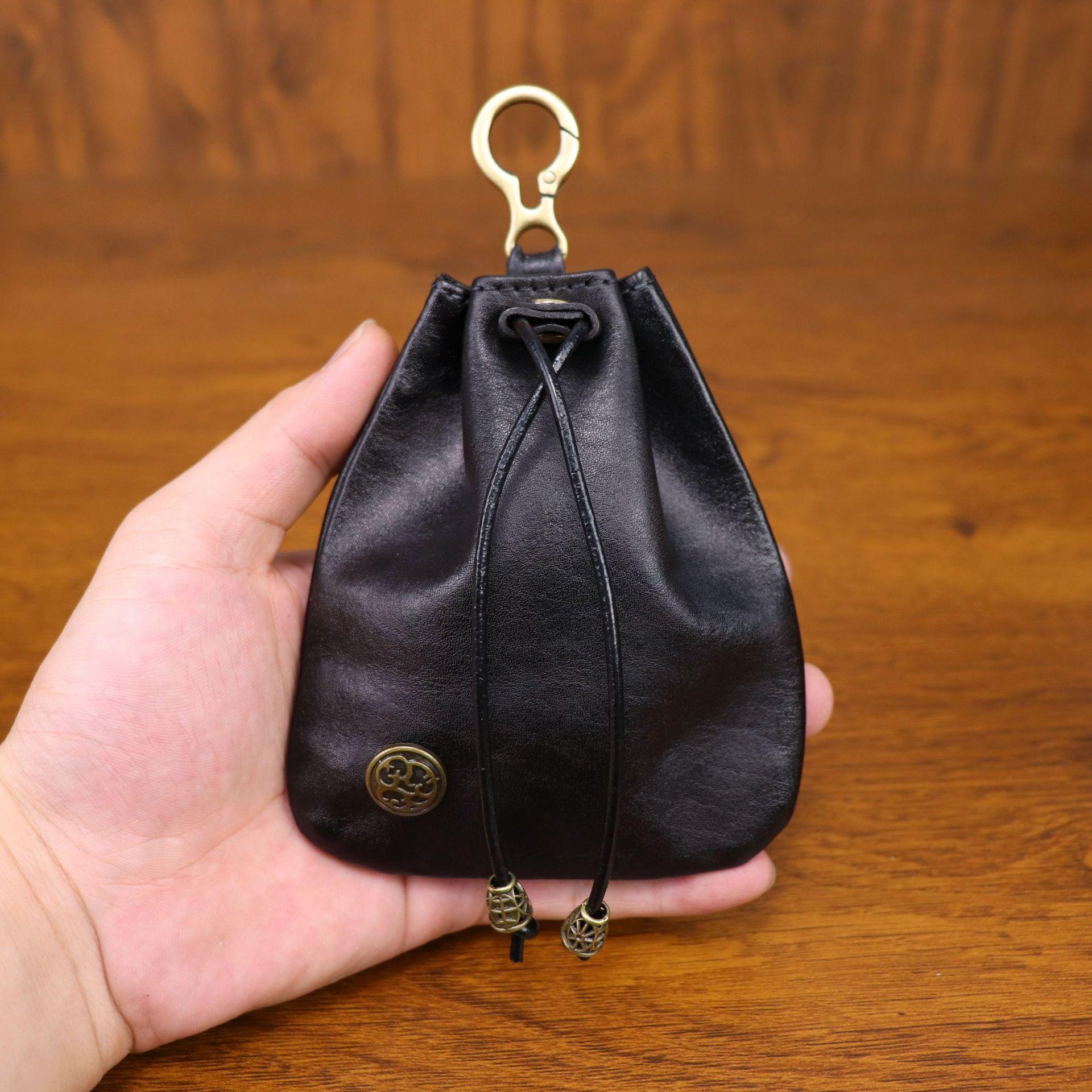 Creative Japanese Style Coin Purse for Women, Vintage Handmade Vegetable Tanned Leather, Crushed Silver Bag, Mini Change Bag чёрный
Creative Japanese Style Coin Purse for Women, Vintage Handmade Vegetable Tanned Leather, Crushed Silver Bag, Mini Change Bag чёрный