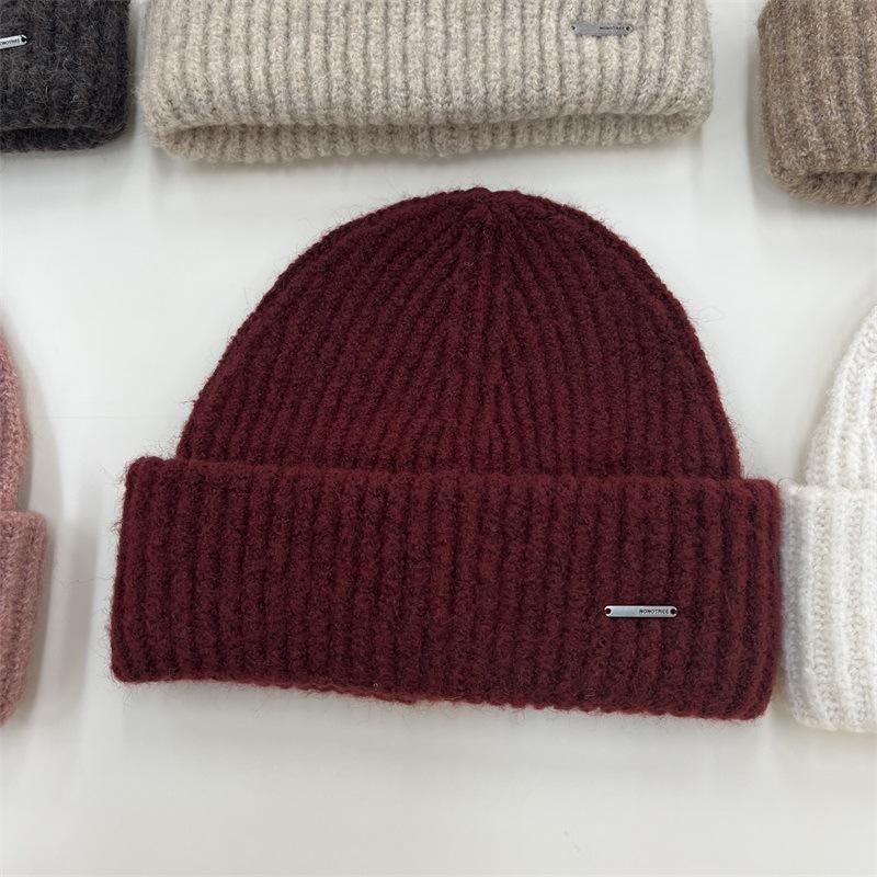 Cashmere knitted crimped melon fur hat autumn and winter men s and women s versatile warm wool solid color cold hat M(56-58cm) бордовий
Cashmere knitted crimped melon fur hat autumn and winter men s and women s versatile warm wool solid color cold hat M(56-58cm) бордовий