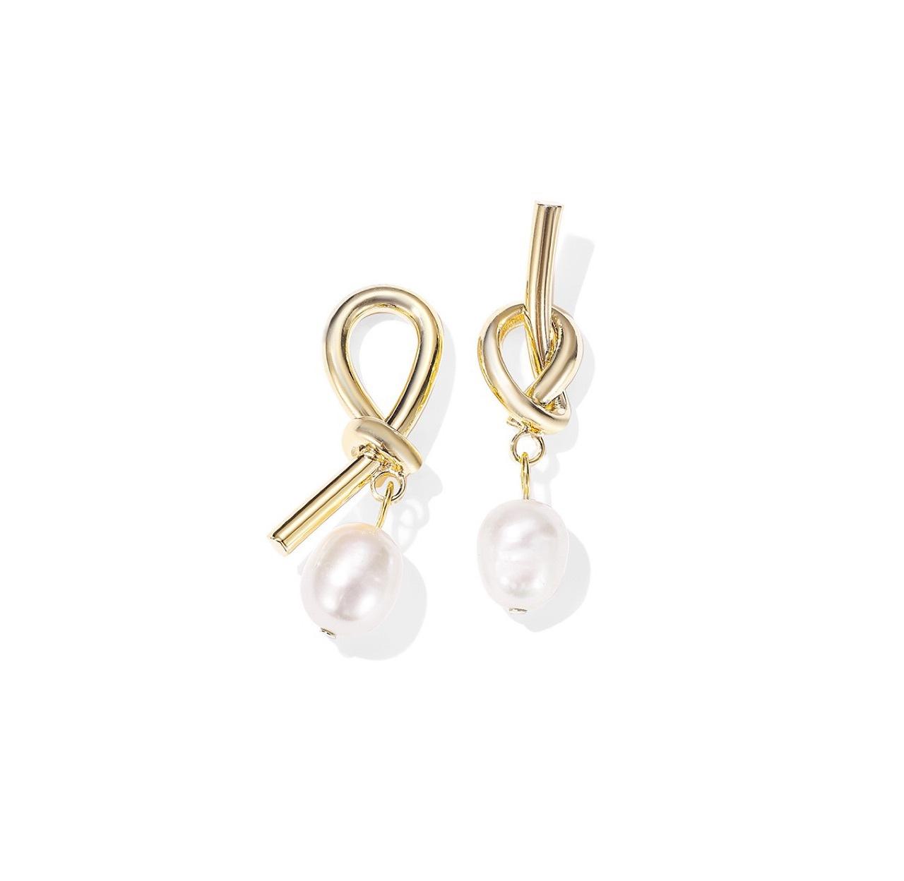 French pearl earrings asymmetrical earrings women s retro cold wind studs 2022 new trendy acacia knot silver needle Asymmetric Silver Needle
French pearl earrings asymmetrical earrings women s retro cold wind studs 2022 new trendy acacia knot silver needle Asymmetric Silver Needle