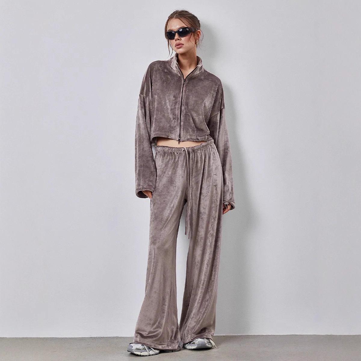 Women s Velvet Solid Color Two-Piece Set - Zipper Stand Collar, Long Sleeve, Long Pants (Autumn/Winter Collection) Medium коричневий
Women s Velvet Solid Color Two-Piece Set - Zipper Stand Collar, Long Sleeve, Long Pants (Autumn/Winter Collection) Medium коричневий