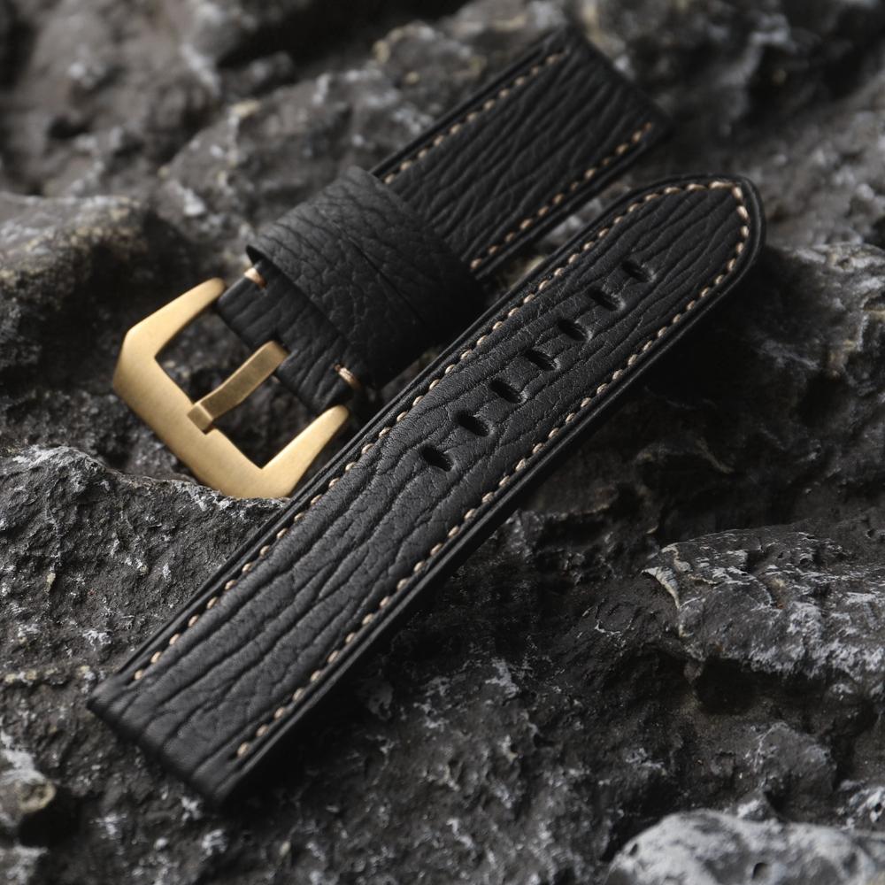 Класичний ремінець для годинника Sharkskin Genuine Leather 20 22 24MM Bronze Watch Accessories Пряжка, високоякісний браслет із натуральної шкіри, чиста бронза 24mm
Класичний ремінець для годинника Sharkskin Genuine Leather 20 22 24MM Bronze Watch Accessories Пряжка, високоякісний браслет із натуральної шкіри, чиста бронза 24mm