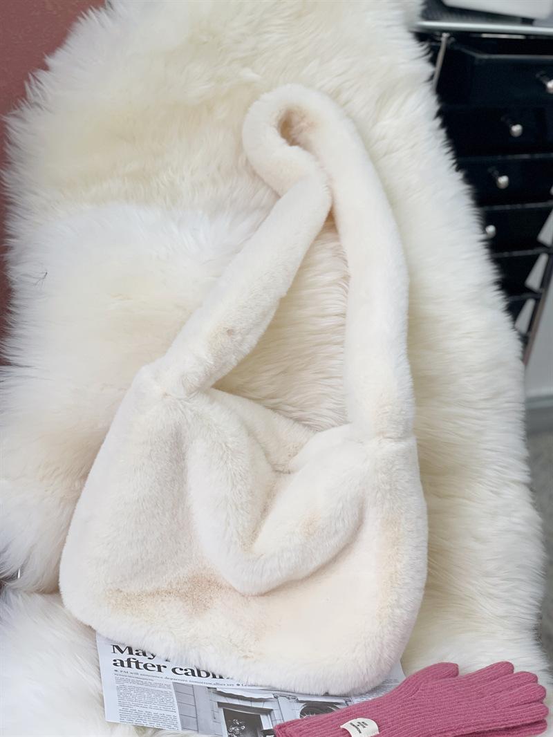 Solid Color Fake Fur Ladies Shoulder Bags Luxury Soft Plush Messenger Bag for Women Large Capacity Female Furry Tote Handbags білий
Solid Color Fake Fur Ladies Shoulder Bags Luxury Soft Plush Messenger Bag for Women Large Capacity Female Furry Tote Handbags білий