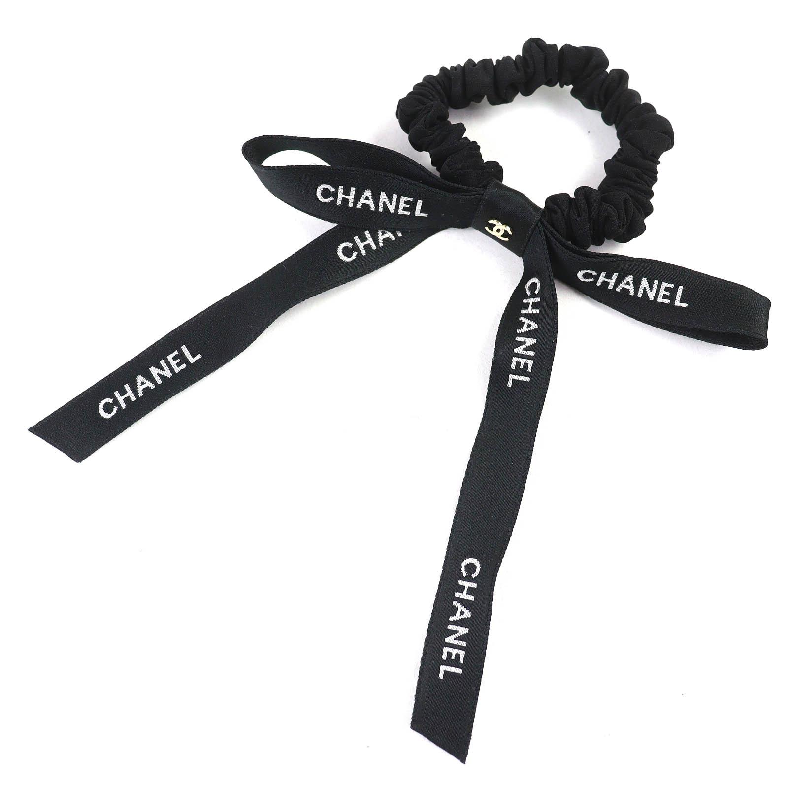 Чудовий аксесуар для волосся CHANEL COCO Mark Логотип Стрічка Скранчі Гумка для волосся 24B Вживаний
Чудовий аксесуар для волосся CHANEL COCO Mark Логотип Стрічка Скранчі Гумка для волосся 24B Вживаний