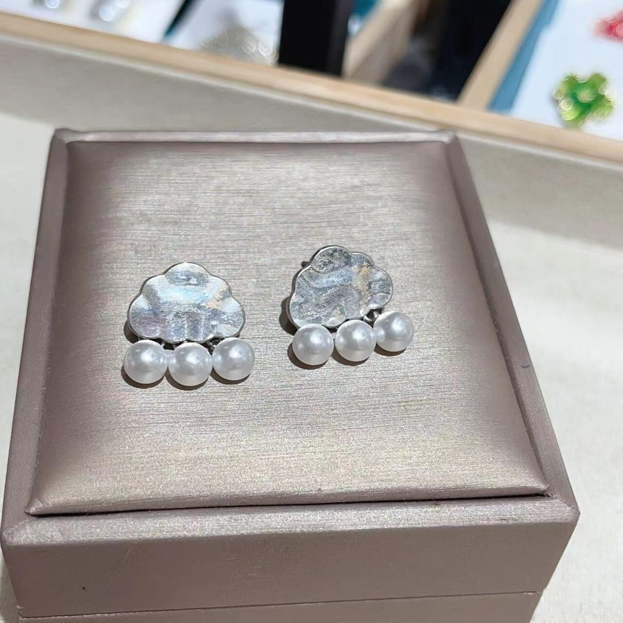 Милі Сережки-Хмаринки з Перлами Голка Короткий Стиль Висячі Сережки Солодкі Мініатюрні Прикраси-Краплинки Вушні Аксесуари срібний
Милі Сережки-Хмаринки з Перлами Голка Короткий Стиль Висячі Сережки Солодкі Мініатюрні Прикраси-Краплинки Вушні Аксесуари срібний