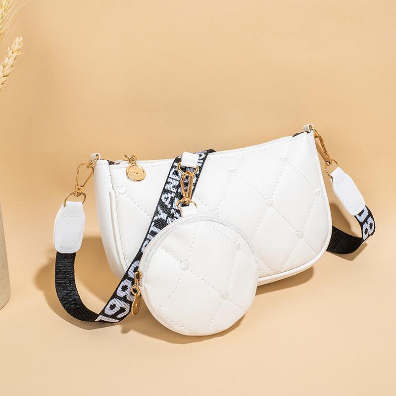 New fashionable and simple women s bag embroidered love square bag women s armpit bag single shoulder child and mother bag one piece белый
New fashionable and simple women s bag embroidered love square bag women s armpit bag single shoulder child and mother bag one piece белый