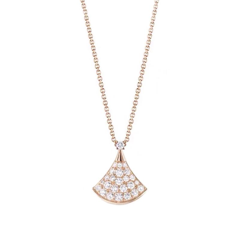 Exquisite Full Diamond Small Skirt Necklace for Women, Thick Plated 18K Gold, Fashionable Temperament, Light Luxury, Versatile Collarbone Chain
Exquisite Full Diamond Small Skirt Necklace for Women, Thick Plated 18K Gold, Fashionable Temperament, Light Luxury, Versatile Collarbone Chain