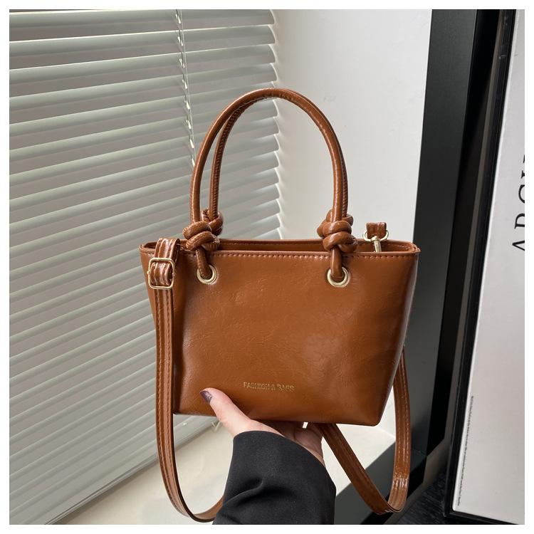 Vintage Maillard brown small bag women s 2025 new autumn and winter popular versatile messenger bag fire bucket bag коричневый
Vintage Maillard brown small bag women s 2025 new autumn and winter popular versatile messenger bag fire bucket bag коричневый