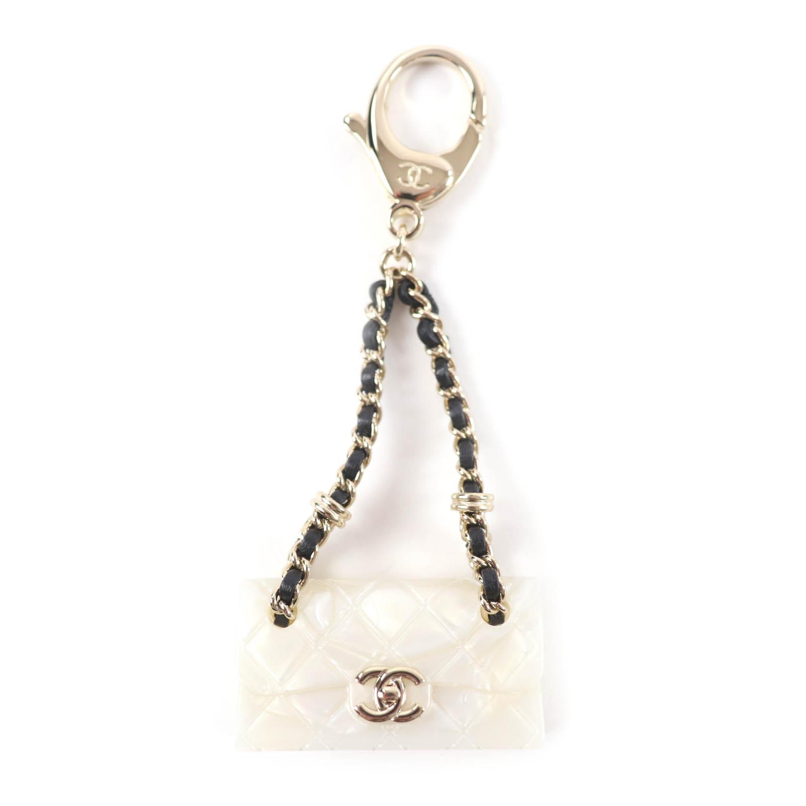 Excellent CHANEL charm COCO Mark Matelasse Bag Charm white Women B23C Used
Excellent CHANEL charm COCO Mark Matelasse Bag Charm white Women B23C Used
