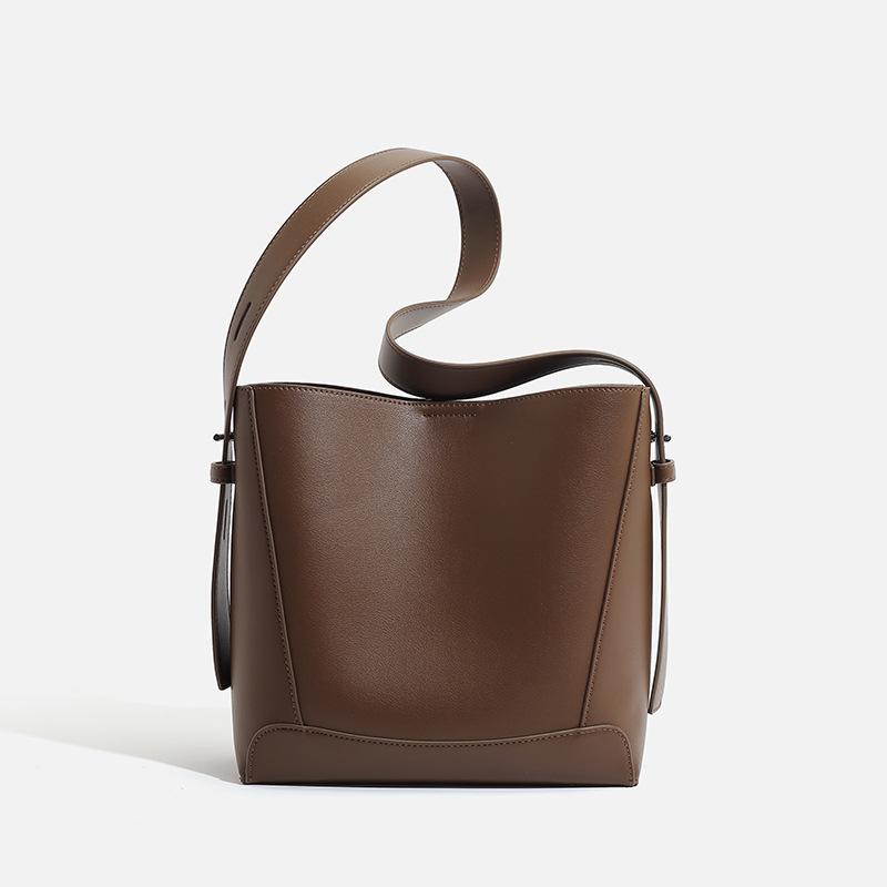 Bag Women s Leisure 2025 New Crossbody Leather Versatile Single Shoulder Large Capacity Commuter Bucket 26cm кавовий
Bag Women s Leisure 2025 New Crossbody Leather Versatile Single Shoulder Large Capacity Commuter Bucket 26cm кавовий