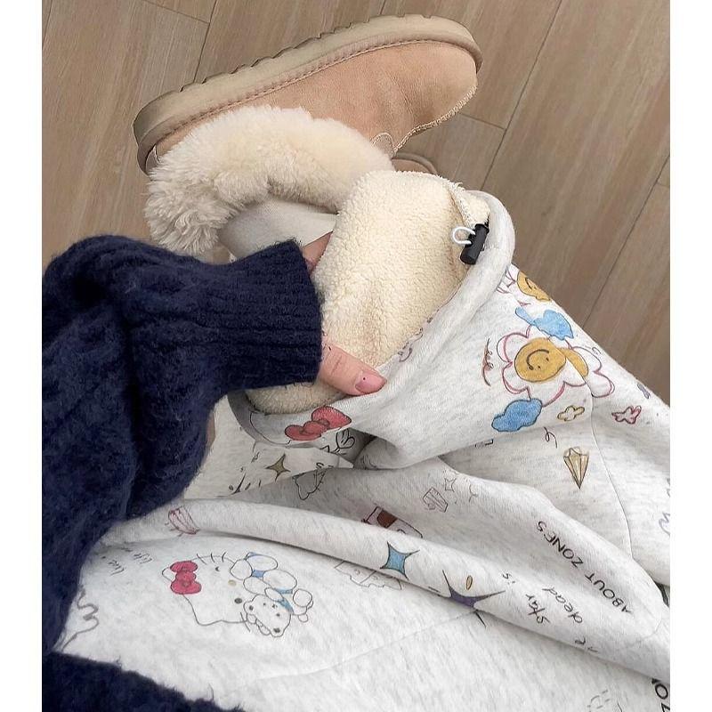 2024 Fall/Winter Women s Fleece Wide-Leg Sweatpants with 3D Waistband, Elastic Waist, and Printed Straight-Leg Design Extra Large
2024 Fall/Winter Women s Fleece Wide-Leg Sweatpants with 3D Waistband, Elastic Waist, and Printed Straight-Leg Design Extra Large