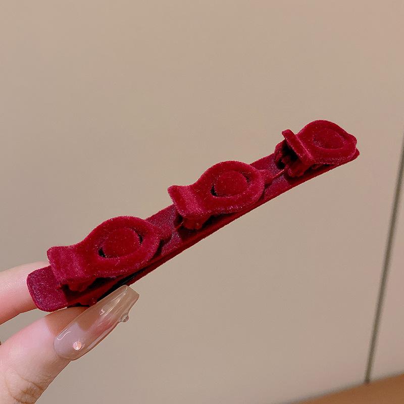 Flocking bangs clips, hairpins, braided hair on the side, forehead clips, duck bill clips, headgear, lazy hair reel, headgear.
Flocking bangs clips, hairpins, braided hair on the side, forehead clips, duck bill clips, headgear, lazy hair reel, headgear.