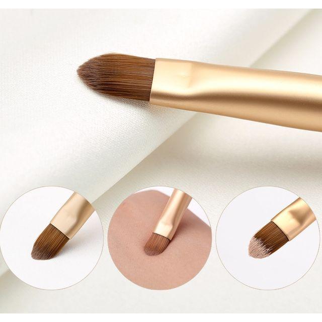 MSQ - Concealer Makeup Brush Z06 - White
MSQ - Concealer Makeup Brush Z06 - White