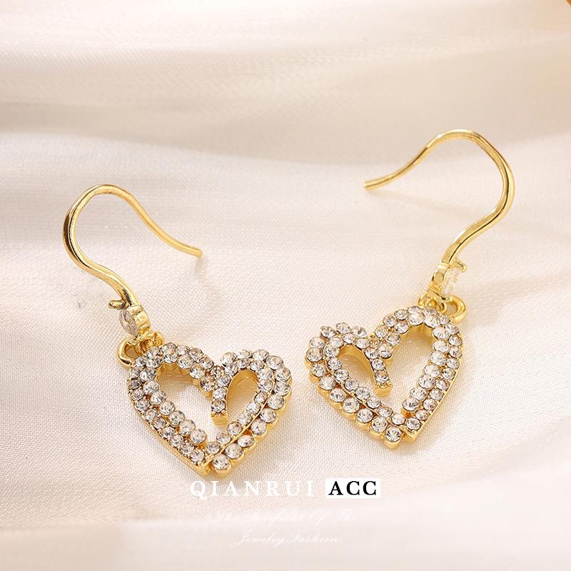 Love Heart Zircon Inlaid Pendant Ear Cuffs - French Light Luxury Niche Fashion Earrings
Love Heart Zircon Inlaid Pendant Ear Cuffs - French Light Luxury Niche Fashion Earrings