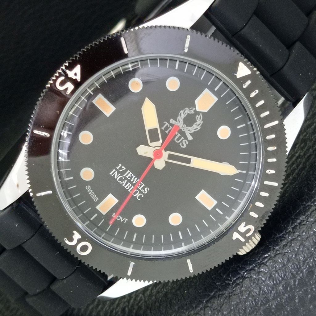 TITUS SWISS 40MM TURNABLE BEZEL HAND-WINDING MENS BLACK DIAL WATCH a431336-2 R106-a431336
TITUS SWISS 40MM TURNABLE BEZEL HAND-WINDING MENS BLACK DIAL WATCH a431336-2 R106-a431336