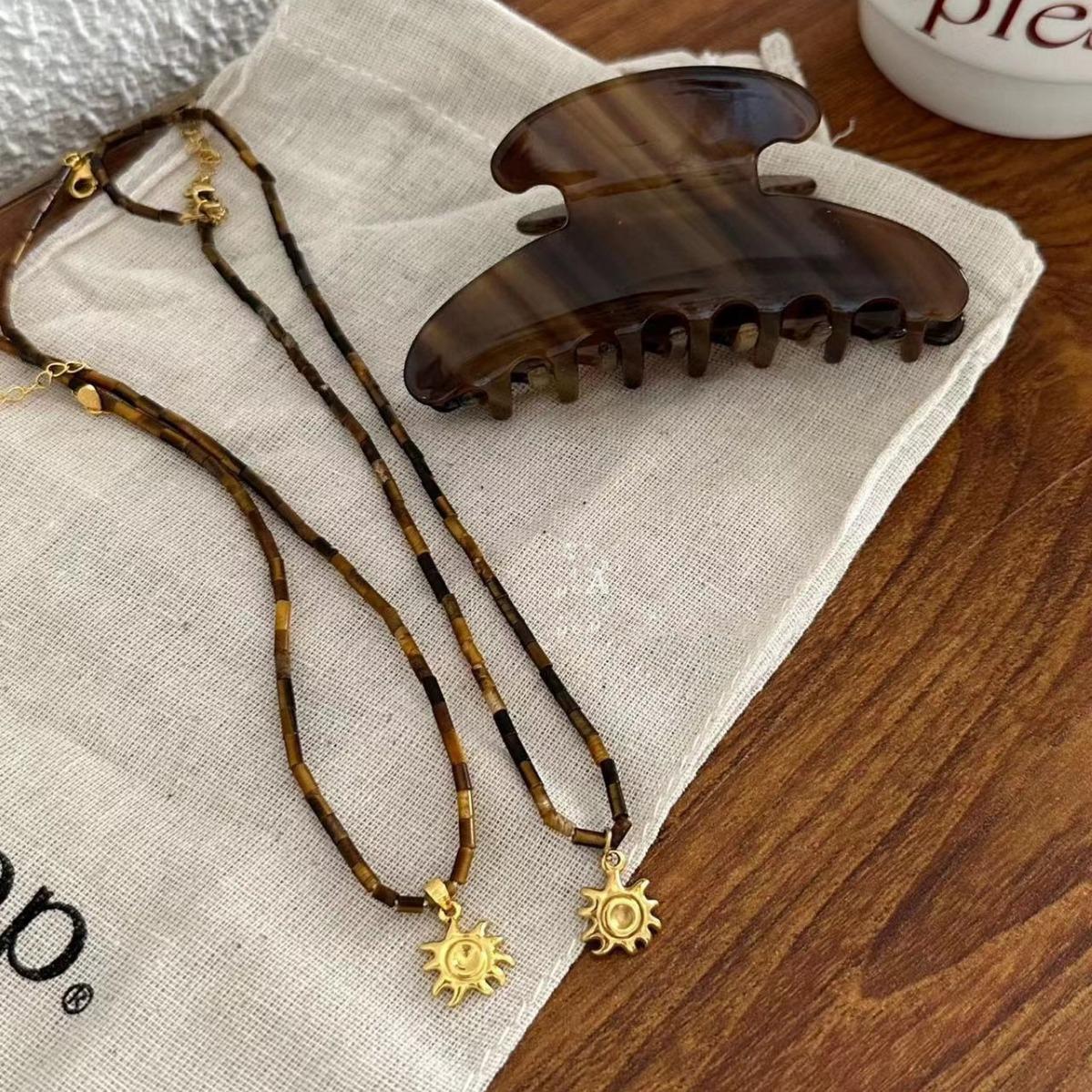 Tiger Eye Crystal Beaded Clavicle Choker Necklace - Vintage Ethnic Style Retro Pendant
Tiger Eye Crystal Beaded Clavicle Choker Necklace - Vintage Ethnic Style Retro Pendant