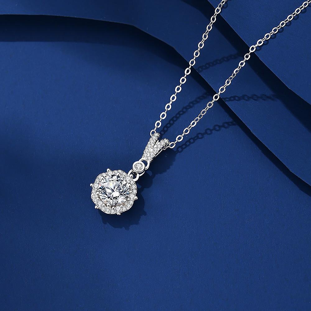 Sterling Silver Moissanite Flower Clavicle Necklace - Elsa Princess Pendant for Women 6.5mm Zircon
Sterling Silver Moissanite Flower Clavicle Necklace - Elsa Princess Pendant for Women 6.5mm Zircon