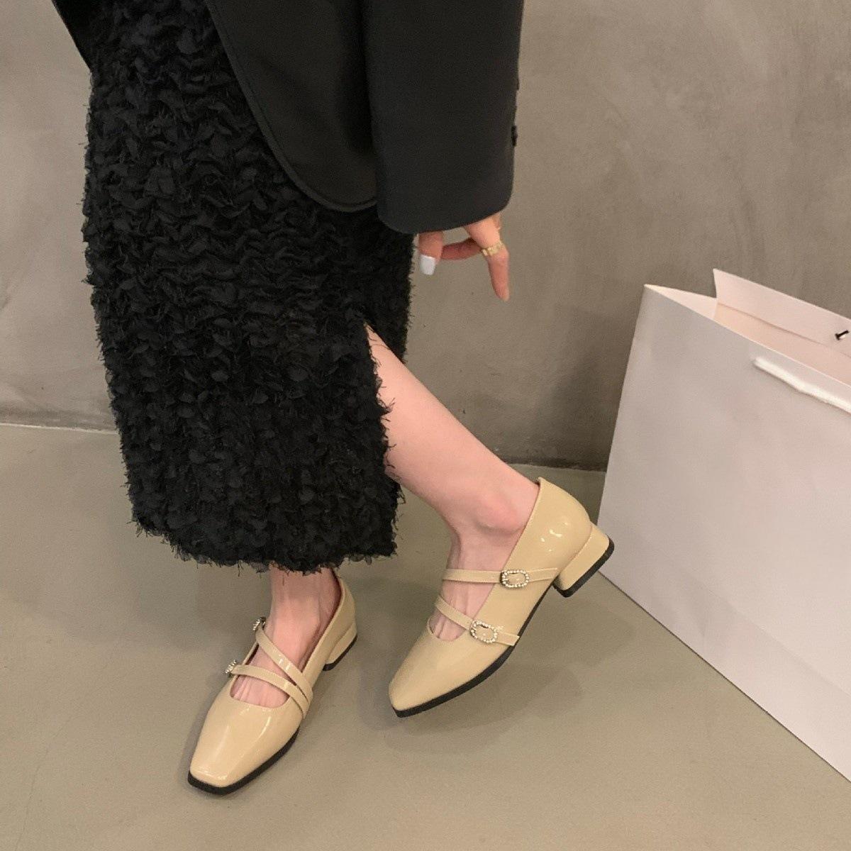 Thick heel square head silver Mary Jane small leather shoes women s shoes new black spring and autumn shoes 35
Thick heel square head silver Mary Jane small leather shoes women s shoes new black spring and autumn shoes 35