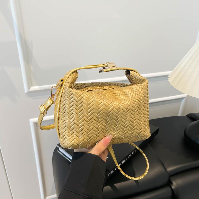 Модна та трендова сумка через плече на одне плече, проста ручна сумка-подушка, жіноча сумка з високим естетичним виглядом золотий
Модна та трендова сумка через плече на одне плече, проста ручна сумка-подушка, жіноча сумка з високим естетичним виглядом золотий