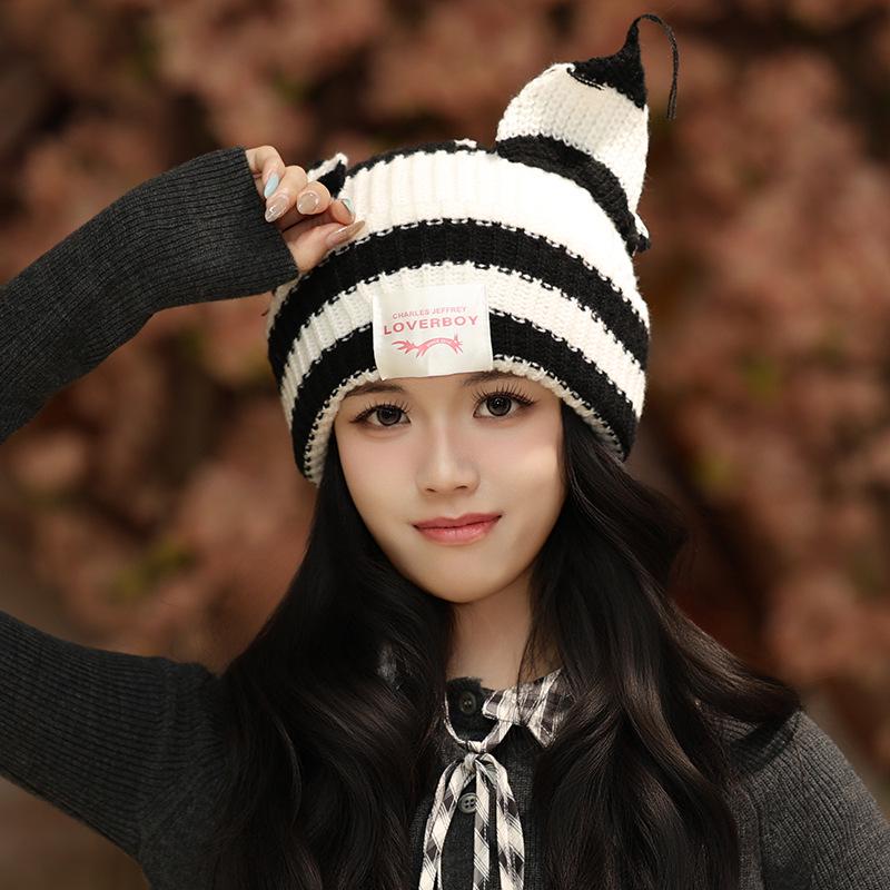 Trendy European and American Niche Design Knit Hat: Cute Pig & Cat Ears for Couples - Warm and Fashionable for Autumn & Winter
Trendy European and American Niche Design Knit Hat: Cute Pig & Cat Ears for Couples - Warm and Fashionable for Autumn & Winter