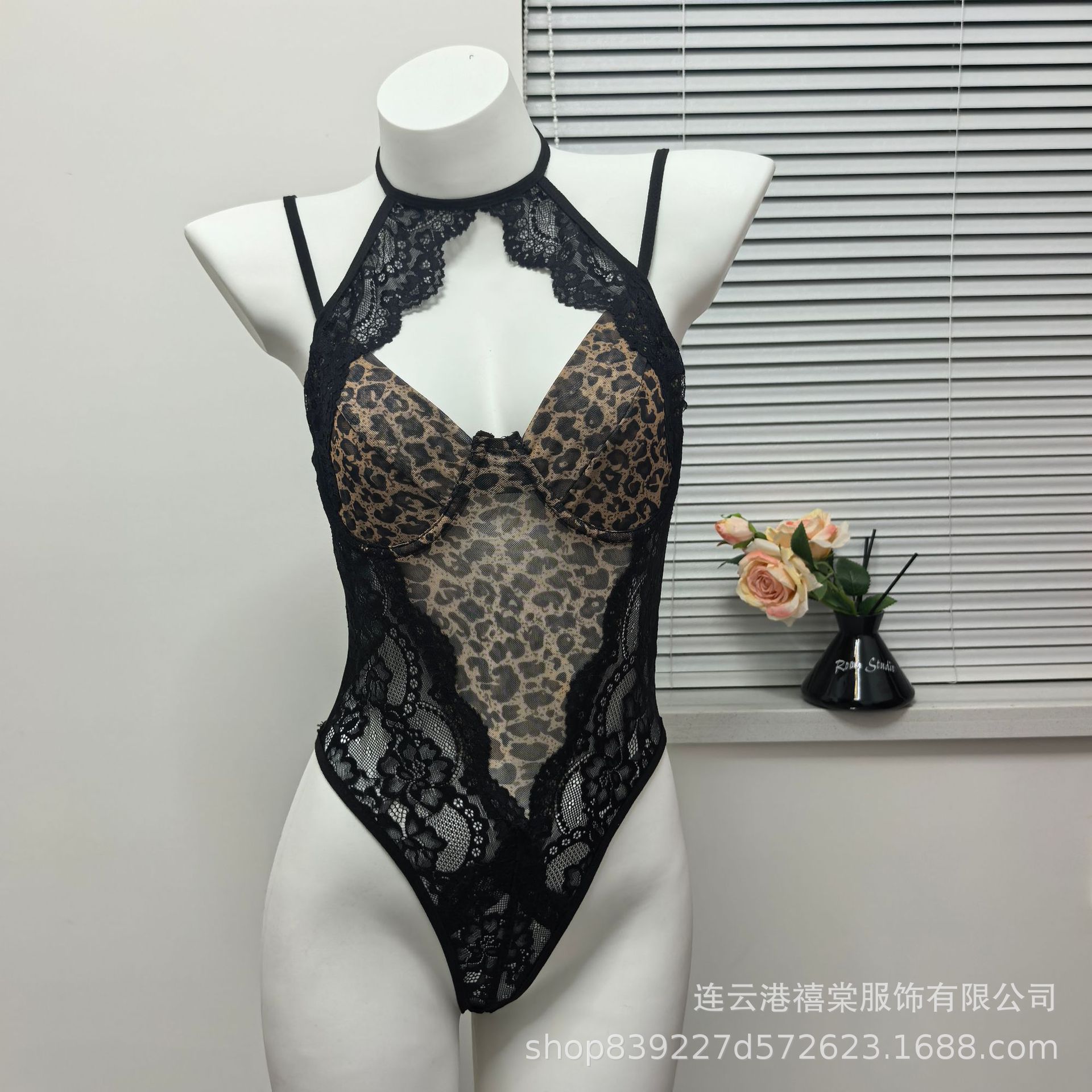 Sexy underwear leopard print vest cute neck lace lace backless sexy onesie set One size fits all【 40*60kg 】
Sexy underwear leopard print vest cute neck lace lace backless sexy onesie set One size fits all【 40*60kg 】