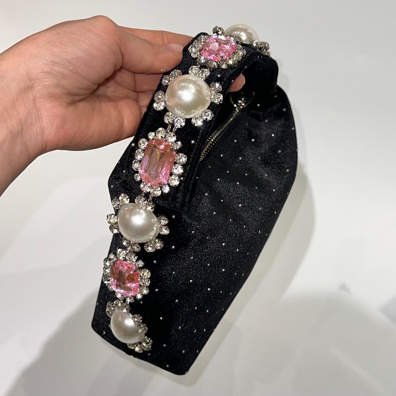 Elegant Pearl Velvet Women s Bag Luxury Rhinestone Evening Shoulder Bag Diamond Crystal Crossbody Bags for Women Wedding Handbag
Elegant Pearl Velvet Women s Bag Luxury Rhinestone Evening Shoulder Bag Diamond Crystal Crossbody Bags for Women Wedding Handbag
