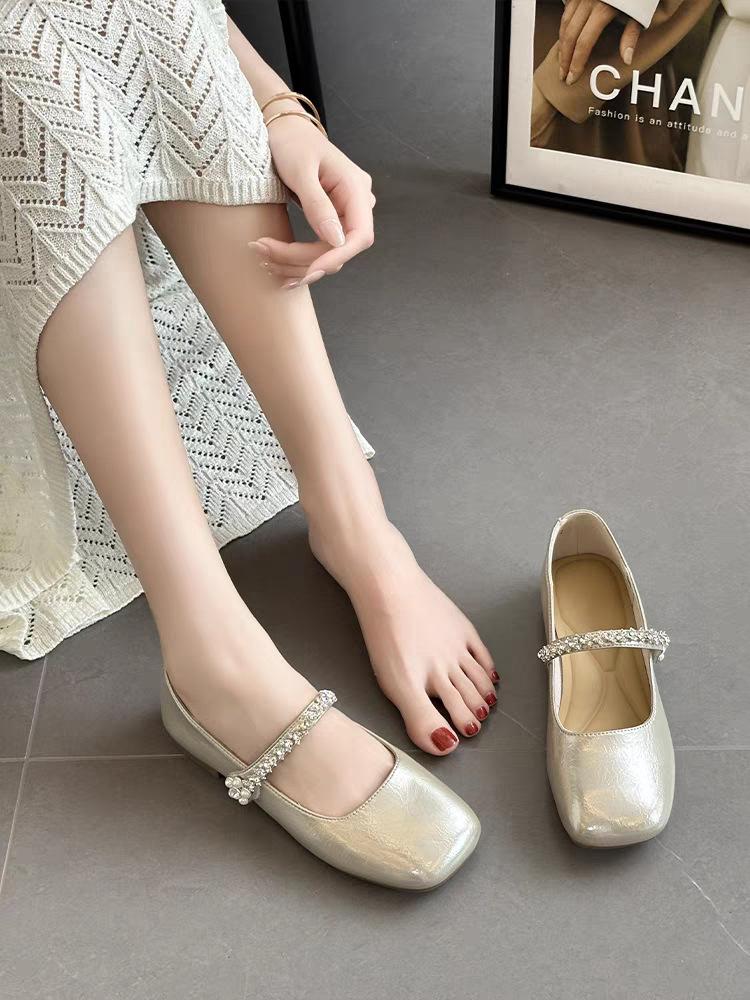 2025 autumn new French evening breeze temperament rhinestone word with Mary Jane shoes women s shallow mouth square head leather shoes 40 шампанського
2025 autumn new French evening breeze temperament rhinestone word with Mary Jane shoes women s shallow mouth square head leather shoes 40 шампанського
