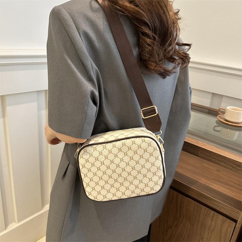 Simple texture 2025 new simple casual small hanging bag two-piece set oblique span shoulder small square women s bag белый
Simple texture 2025 new simple casual small hanging bag two-piece set oblique span shoulder small square women s bag белый