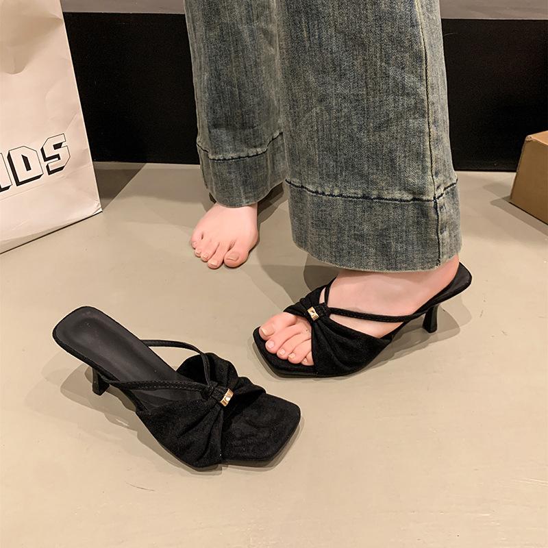 French niche design one-word slippers women s summer wear 2025 new fine-heeled leopard print high-heeled cool slippers 35 цветной печати леопарда
French niche design one-word slippers women s summer wear 2025 new fine-heeled leopard print high-heeled cool slippers 35 цветной печати леопарда