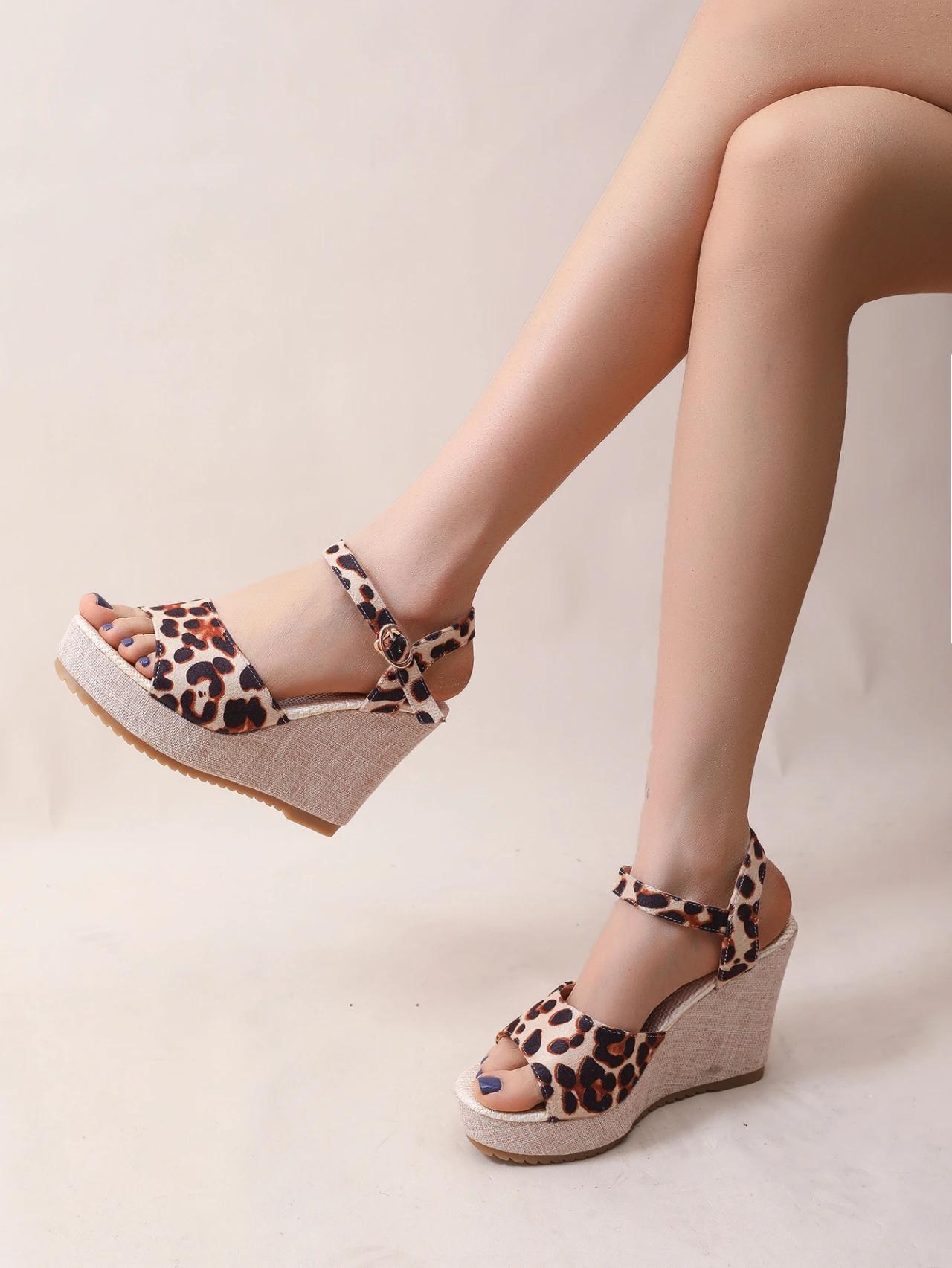 Новый ремешок Противоскользящие танкетки Женская обувь 2025 Мода Женские сандалии на платформе Повседневные женские сандалии с открытым носком Пляжные сандалии Zapatos De Mujer 42 бежевый
Новый ремешок Противоскользящие танкетки Женская обувь 2025 Мода Женские сандалии на платформе Повседневные женские сандалии с открытым носком Пляжные сандалии Zapatos De Mujer 42 бежевый