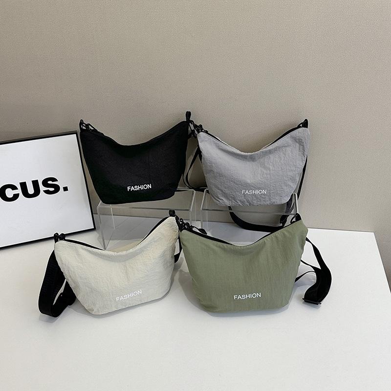Casual nylon cloth oblique span small bag female super cool wind lightweight trend versatile single shoulder armpit dumpling bag one size fits all зелений
Casual nylon cloth oblique span small bag female super cool wind lightweight trend versatile single shoulder armpit dumpling bag one size fits all зелений