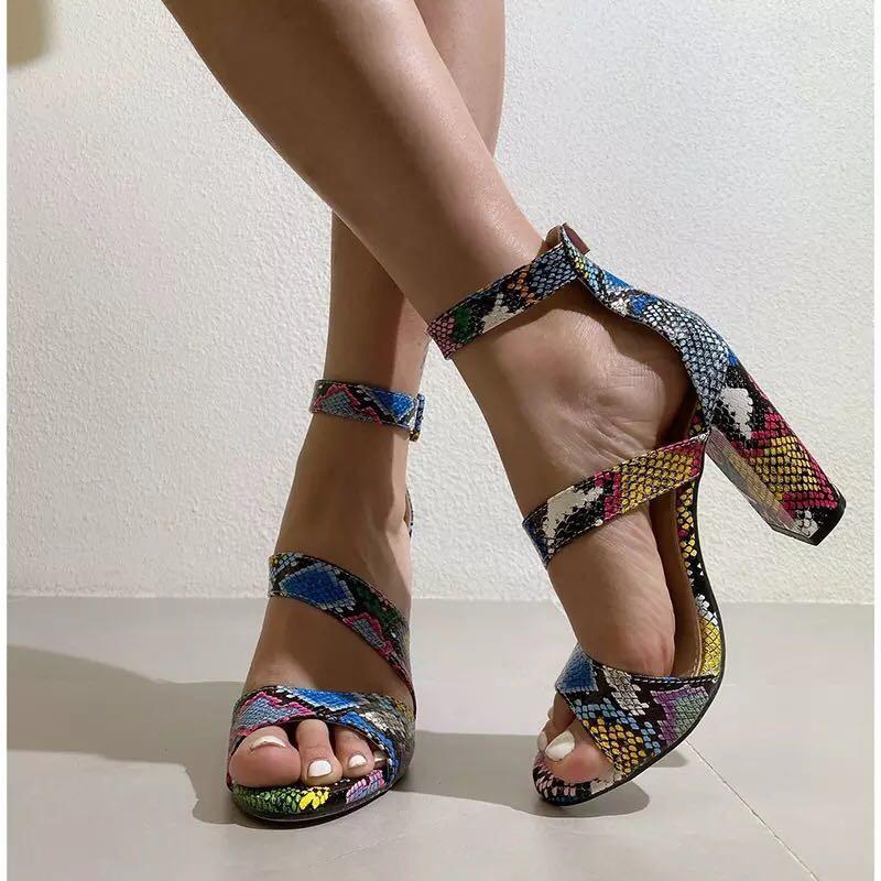 New summer round head thick heel rear zipper snake pattern colored sandals women s foreign trade large size hollow sexy high heels 35 різнокольоровий
New summer round head thick heel rear zipper snake pattern colored sandals women s foreign trade large size hollow sexy high heels 35 різнокольоровий