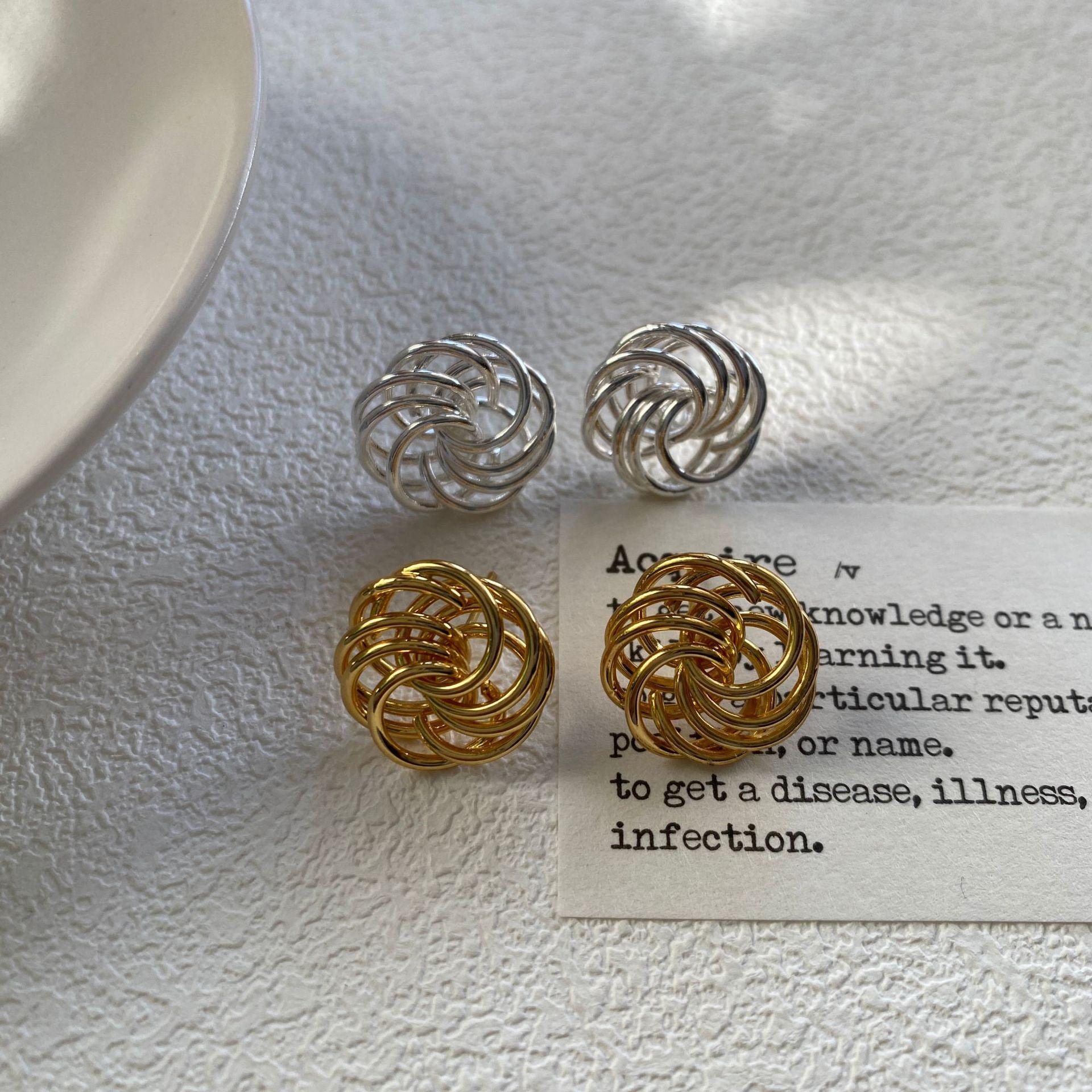 Simple Circle Earrings, Temperament, Versatile Design, High-End Earrings, Explosive Products, Daily Fashion Stud Earrings, Women
Simple Circle Earrings, Temperament, Versatile Design, High-End Earrings, Explosive Products, Daily Fashion Stud Earrings, Women