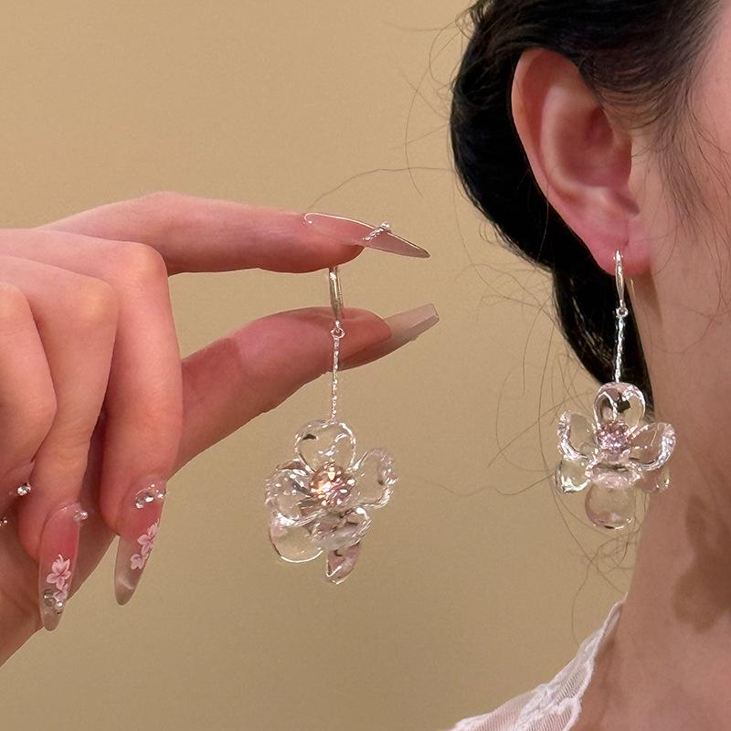 Summer super fairy small fresh flower women s earrings 0 new temperament stud earrings light luxury niche high-end earrings
Summer super fairy small fresh flower women s earrings 0 new temperament stud earrings light luxury niche high-end earrings