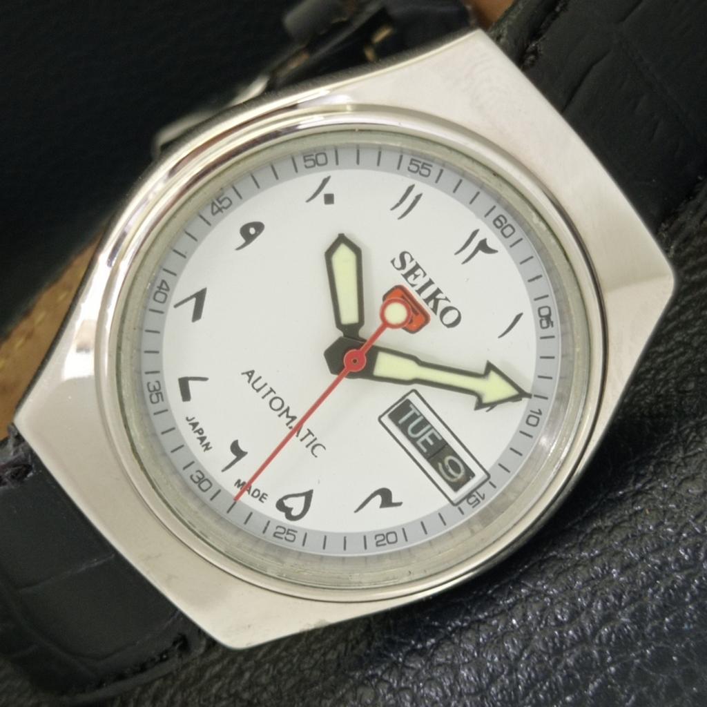 USED VINTAGE SEIKO 5 AUTOMATIC JAPAN MENS ARABIC WHITE DIAL WATCH a434659-2 R121-a434659
USED VINTAGE SEIKO 5 AUTOMATIC JAPAN MENS ARABIC WHITE DIAL WATCH a434659-2 R121-a434659