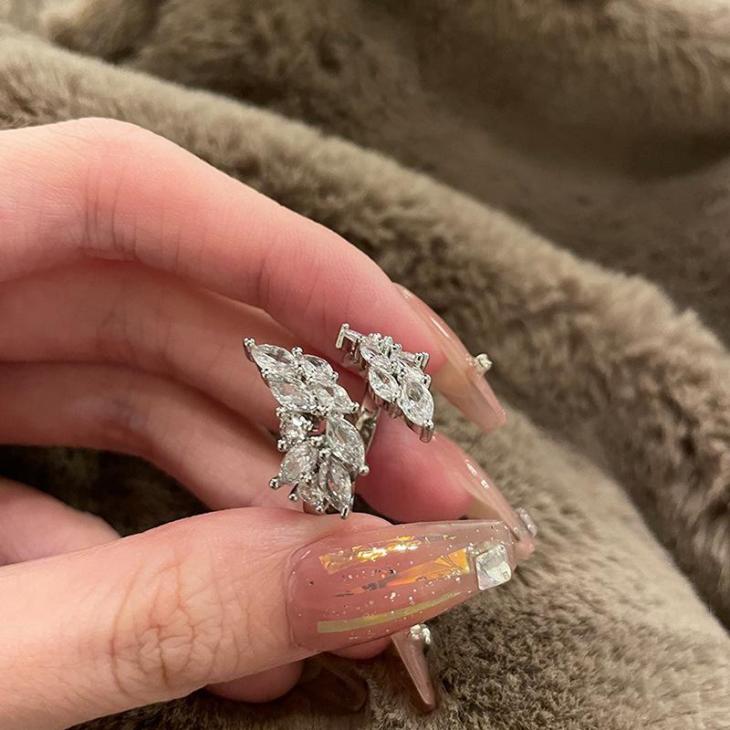 Personality Temperament Retro Diamond-Encrusted Female Index Finger Adjustable Opening Ring Zircon Niche Design French Ring No specifications
Personality Temperament Retro Diamond-Encrusted Female Index Finger Adjustable Opening Ring Zircon Niche Design French Ring No specifications