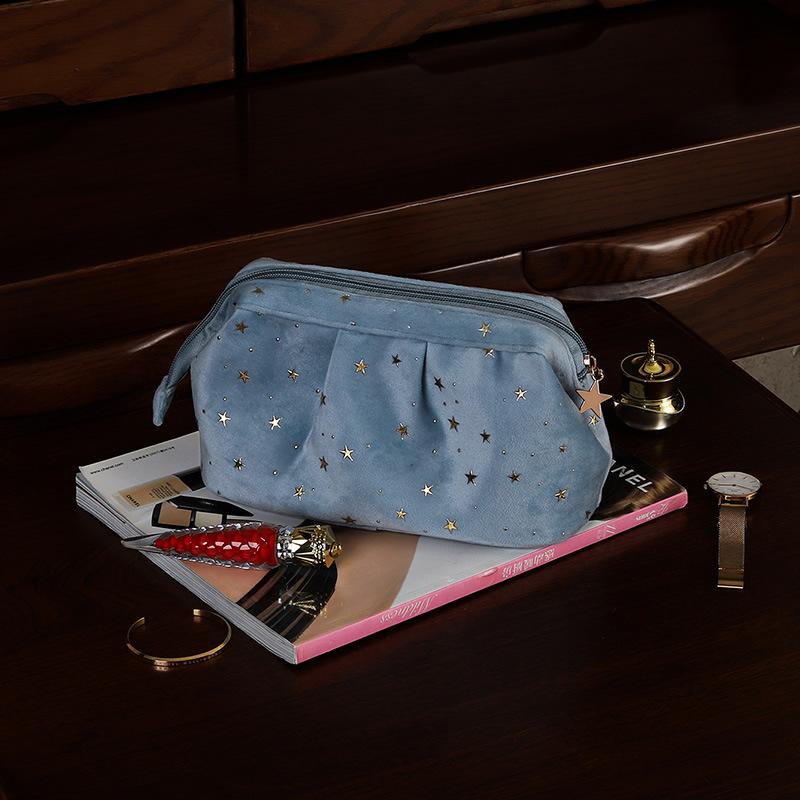 Hot Golden Velvet Cosmetic Bag, Toilet Bag, New Ins Women s Portable Large-capacity Storage Bag
Hot Golden Velvet Cosmetic Bag, Toilet Bag, New Ins Women s Portable Large-capacity Storage Bag
