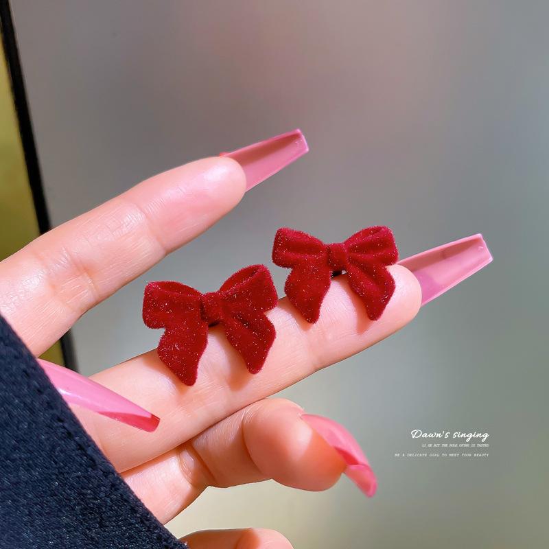 Серьги-капли с красным бантом для женщин, темперамент, сердце, флокирующийся бант для девочек, праздничные украшения
Серьги-капли с красным бантом для женщин, темперамент, сердце, флокирующийся бант для девочек, праздничные украшения