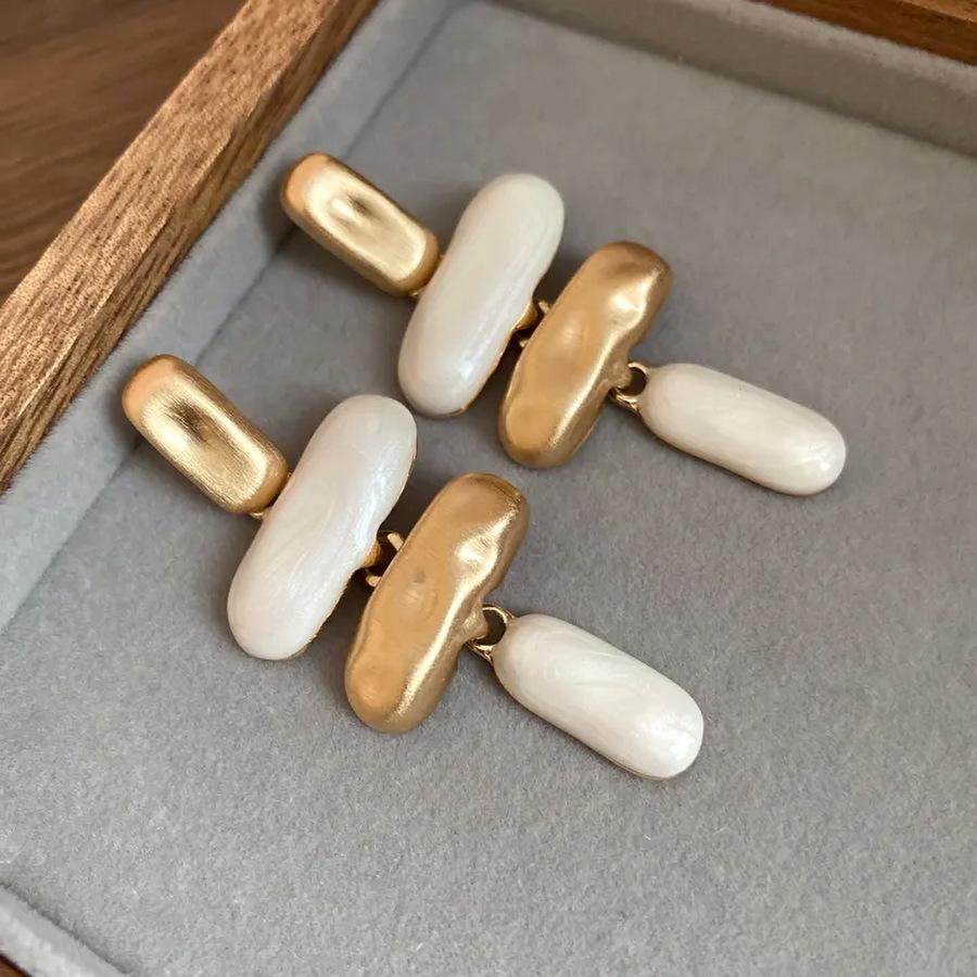 Silver Needle Geometric Matte Oil Drip Folded Earrings Light Luxury Premium Earrings Simple Temperament Fashion Versatile Earrings Women
Silver Needle Geometric Matte Oil Drip Folded Earrings Light Luxury Premium Earrings Simple Temperament Fashion Versatile Earrings Women