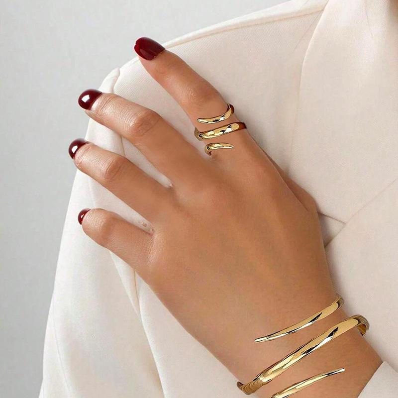 Wide-faced lines hollow opening ring bracelet exaggerated atmosphere bracelet light luxury cold wind jewelry set women
Wide-faced lines hollow opening ring bracelet exaggerated atmosphere bracelet light luxury cold wind jewelry set women