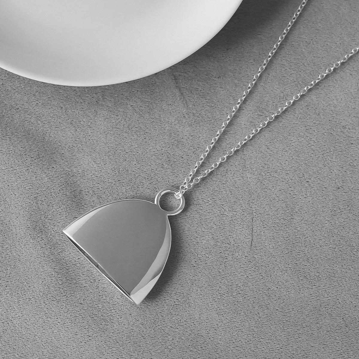 Crescent Pendant Necklace: Simple White Gold and Silver Long Chain with Hollow Hat-Shaped Charm
Crescent Pendant Necklace: Simple White Gold and Silver Long Chain with Hollow Hat-Shaped Charm