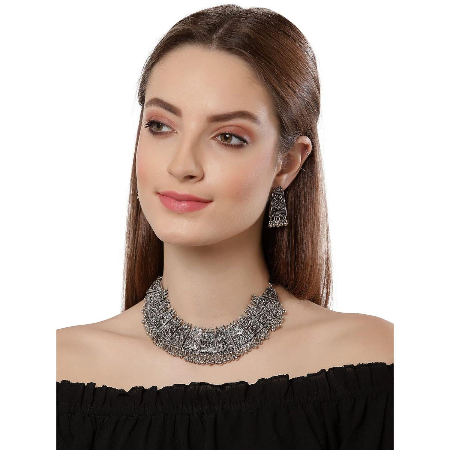 Shining Diva Fashion Последний стильный традиционный набор украшений из окисленного серебра для женщин
Shining Diva Fashion Последний стильный традиционный набор украшений из окисленного серебра для женщин