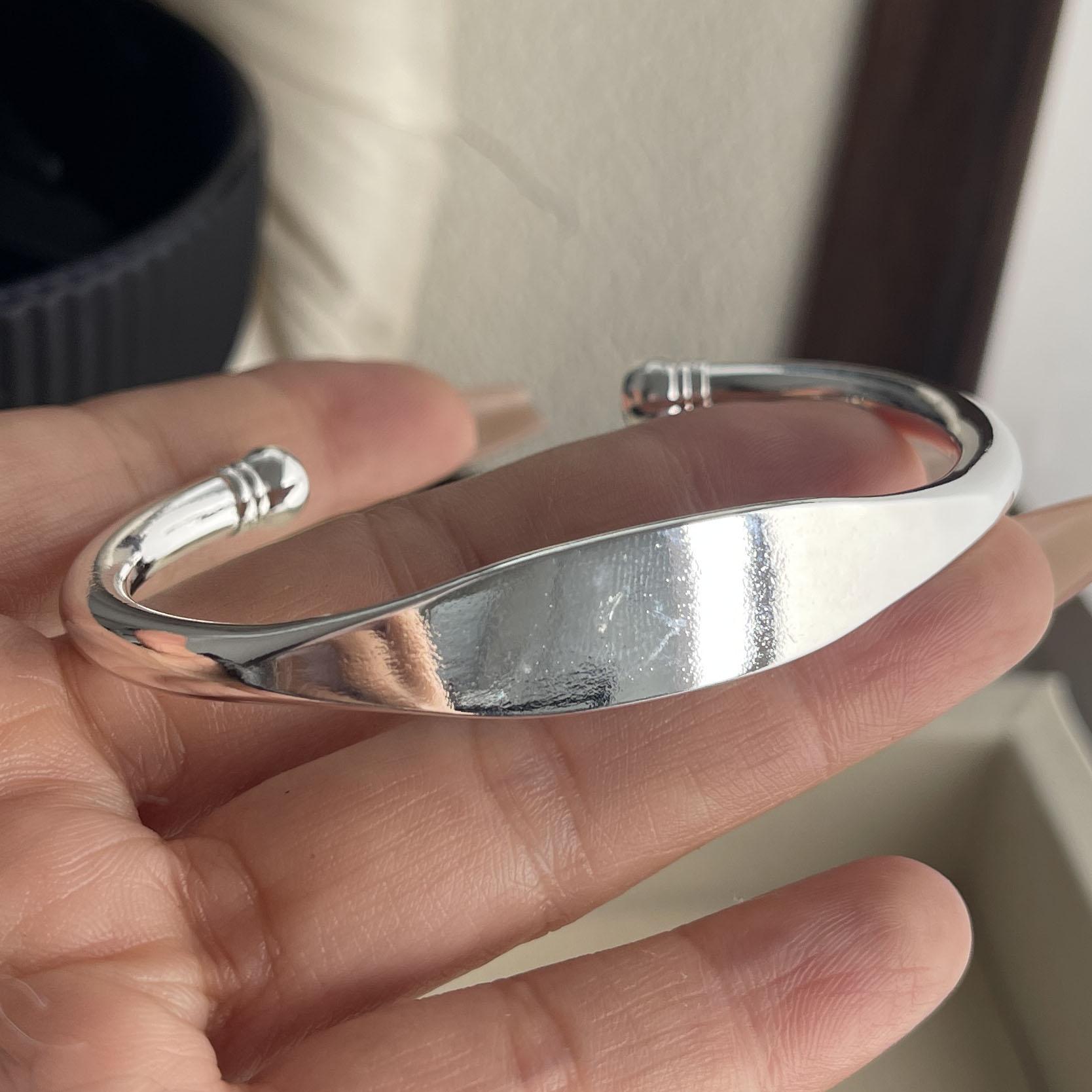 100% Solid 925 Sterling Silver Retro Bracelet for Women Men Vintage Handmade Simple Flat Simple Bracelet Birthday Gift
100% Solid 925 Sterling Silver Retro Bracelet for Women Men Vintage Handmade Simple Flat Simple Bracelet Birthday Gift