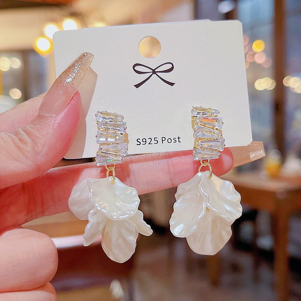 Shell Flower Tassel Earrings - High-End Summer Design, Versatile Dangle & Stud Styles
Shell Flower Tassel Earrings - High-End Summer Design, Versatile Dangle & Stud Styles