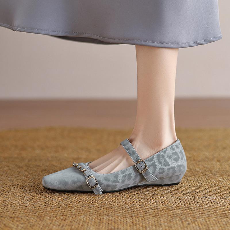 New women s wedge heel lazy shoes cover feet pointed casual single shoes one pedal shallow mouth large size shoes wear women s shoes in all seasons 39
New women s wedge heel lazy shoes cover feet pointed casual single shoes one pedal shallow mouth large size shoes wear women s shoes in all seasons 39